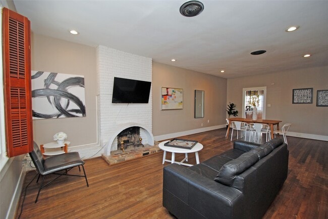 Building Photo - 1110 Missouri St