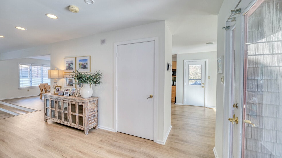 Building Photo - 6 Brunswick Ct