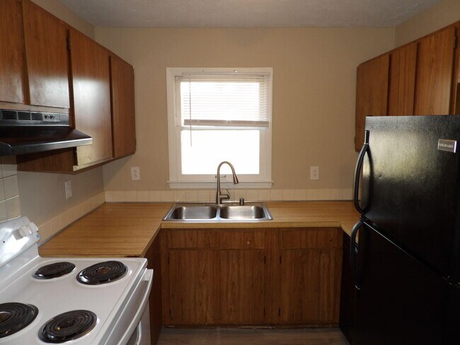 Building Photo - 115 Potomac Ct