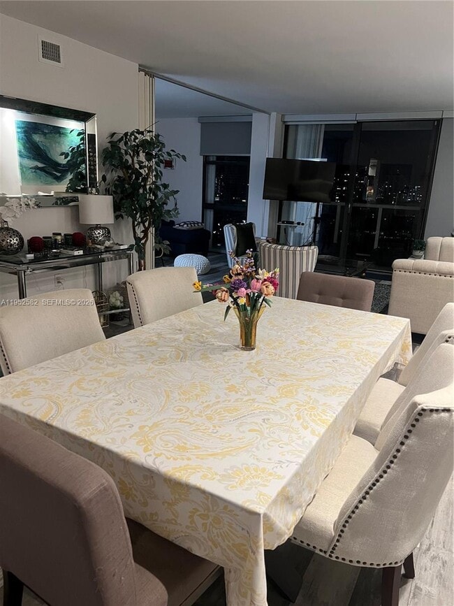 Building Photo - 3675 N Country Club Dr