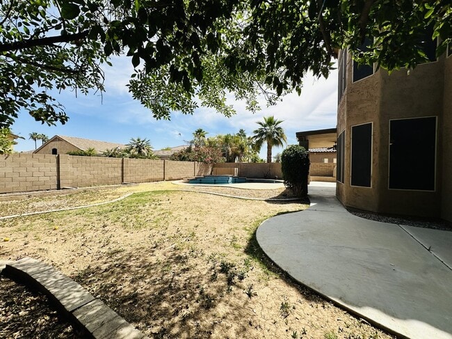 Building Photo - 672 W Raven Dr