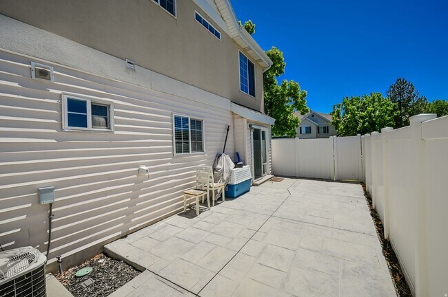 Building Photo - 11976 Draperville Ave