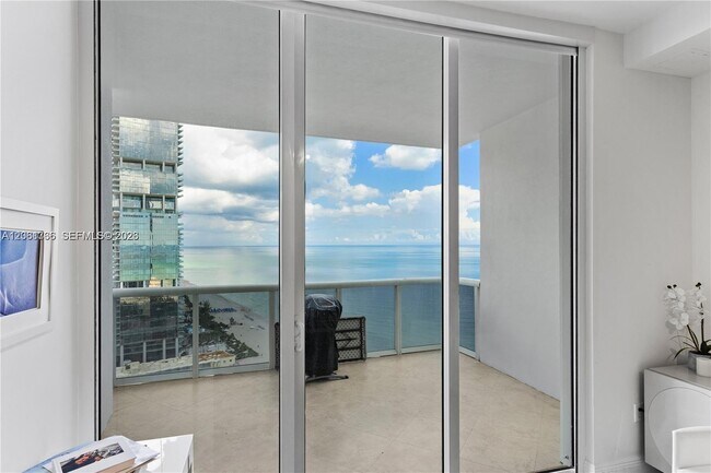 Building Photo - 18201 Collins Ave