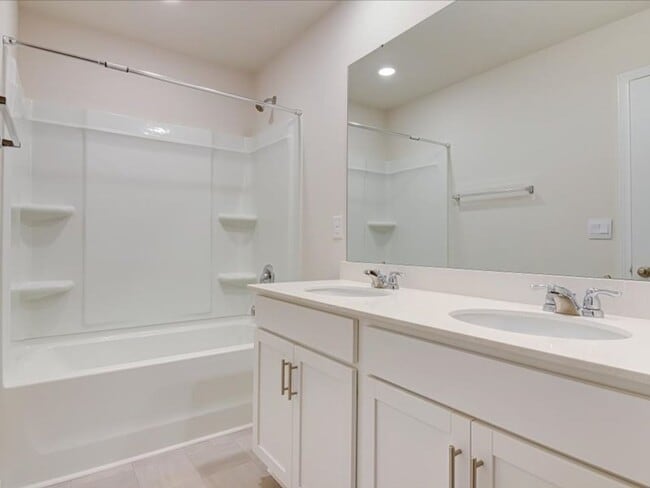 Building Photo - Beautiful 4 Bed, 3.5 Bath Rental with Gran...