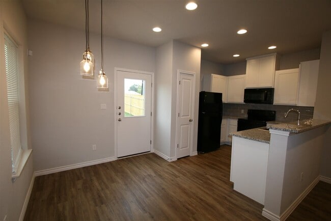 Building Photo - 217 Peruna Dr