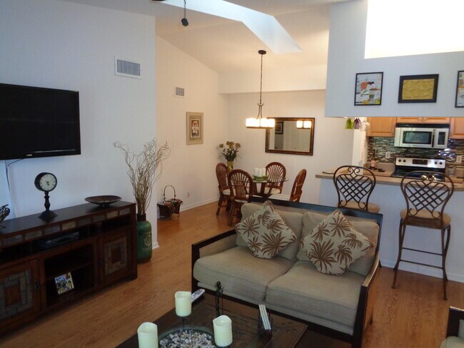 Building Photo - 2512 SE Anchorage Cove