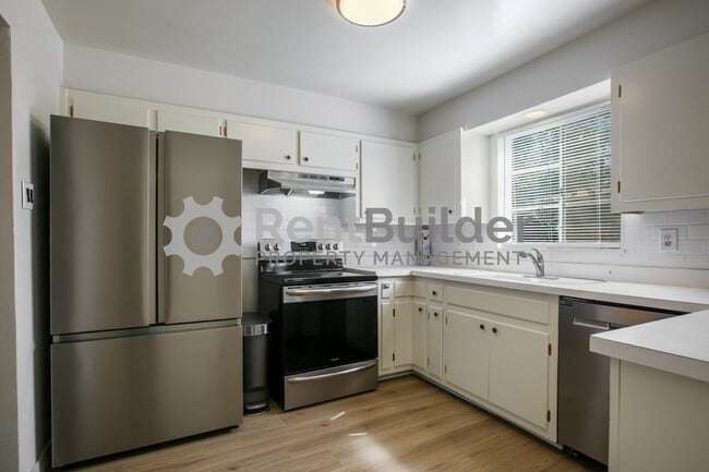 Building Photo - CALL US TODAY AT (505) 808-6467 TO SCHEDUL...