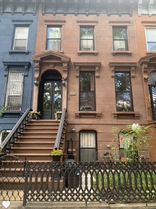 Primary Photo - 559 Monroe St