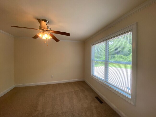 Building Photo - PRE-LEASING FOR AUGUST 6 2026!