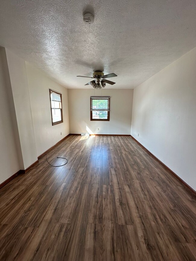Building Photo - 3420 W 130th St