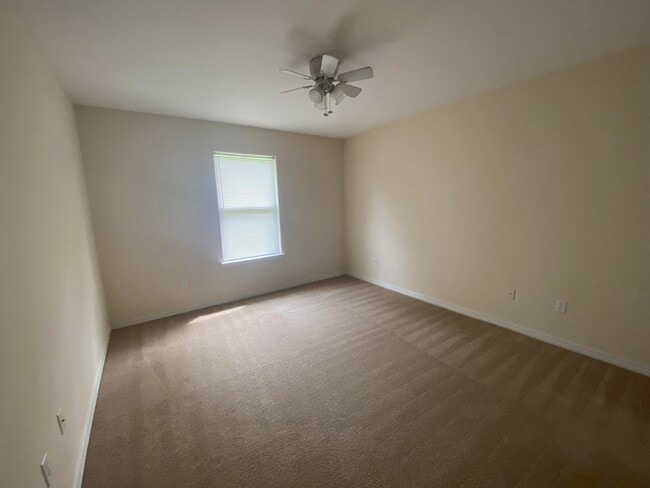 Building Photo - 2360 Crescent Rd