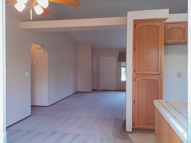 Building Photo - 3 Bedroom Home in Hilltop Area