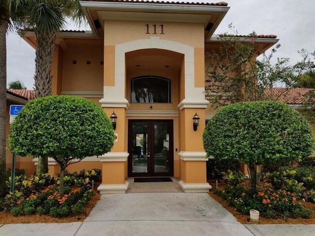 Building Photo - 251 SW Palm Dr