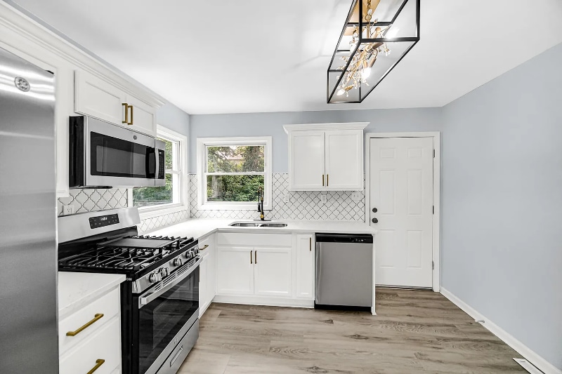 Building Photo - 627 W 43rd Pl