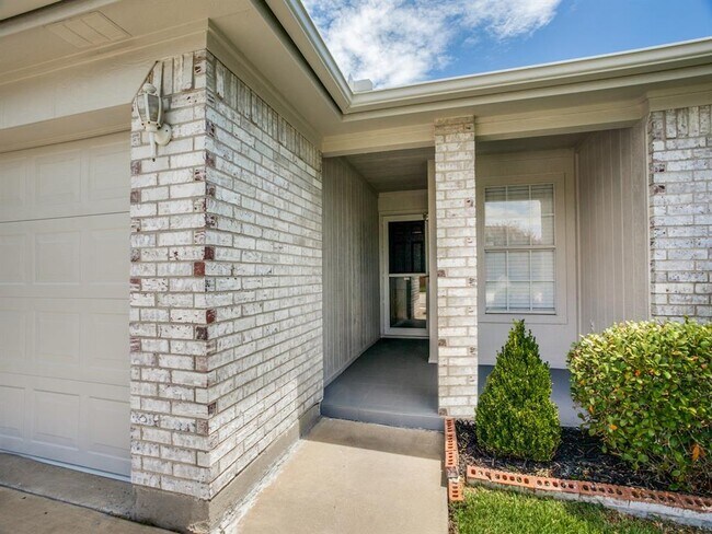 Building Photo - 6607 W Lynn Creek Dr