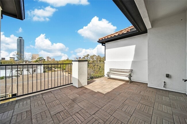 Building Photo - 3002 Mid Ln