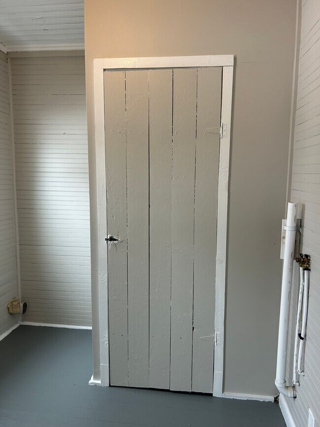 Building Photo - 401 Hannibal St