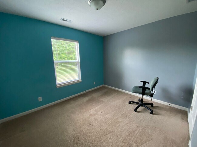 Building Photo - Spacious 3BD/2BR +Den Ranch in Lindberg Village
