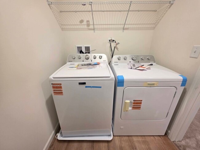 Building Photo - 5915 Hawkweed Dr