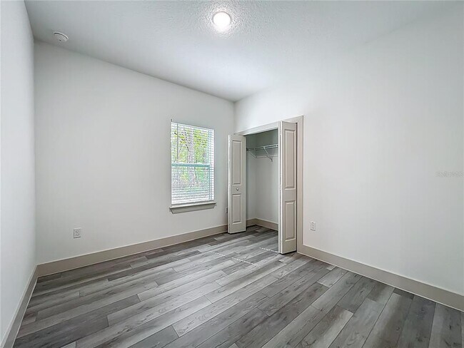 Building Photo - 1190 W Cary Dr