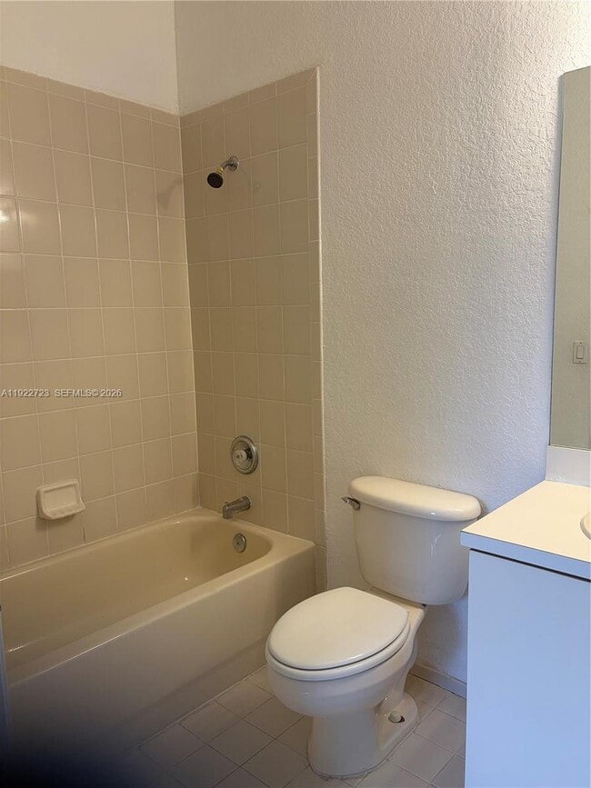 Building Photo - 8831 S Isles Cir