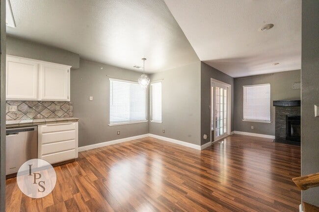 Building Photo - WoodWard Lake Home, 3BR/2.5BA, Built 1986 ...