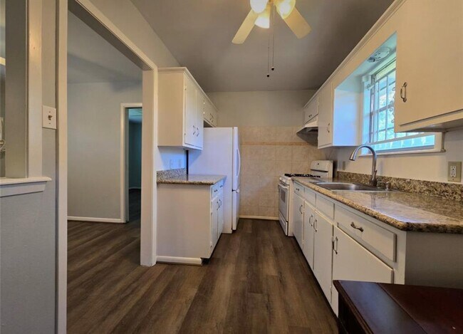Building Photo - 2527 Willowby Dr