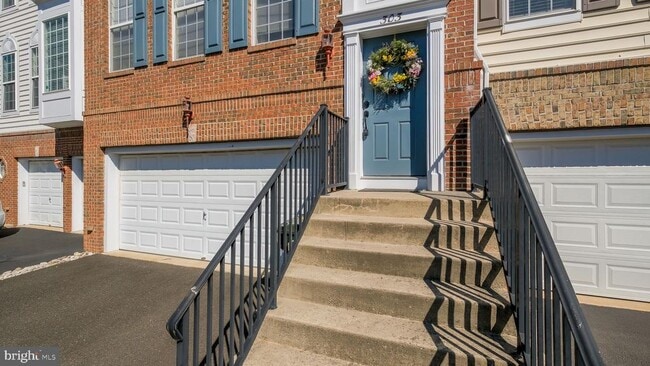 Building Photo - 303 Hilltop Ct