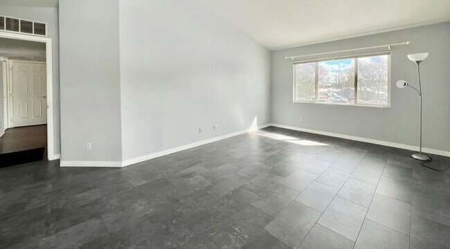 Building Photo - Updated 2 bedroom, 2 bath condo - Available now!