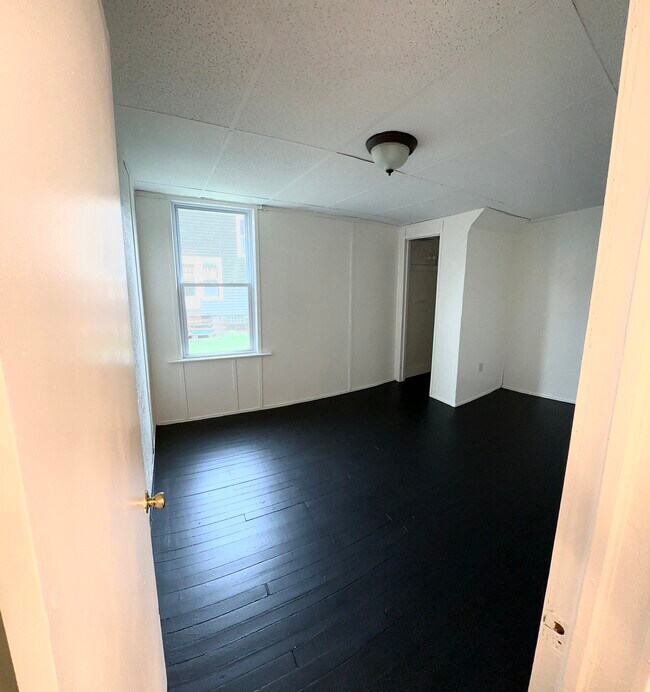 Building Photo - 108 Macamley St