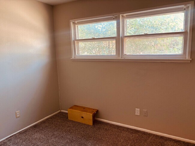 Building Photo - **Welcome home to this charming **3-bedroom, 1-bathroom ranch-style home** offering comfortable o...