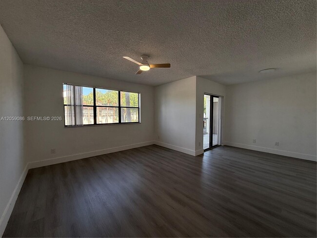 Building Photo - 510 S Park Rd