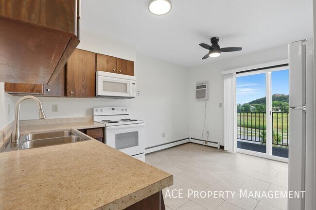 Building Photo - 717 Dakota Dr