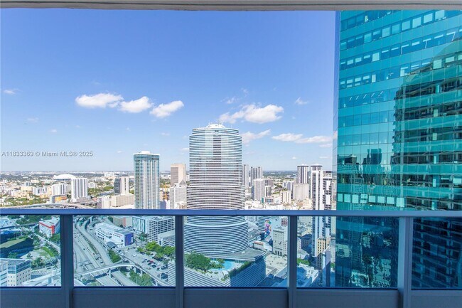 Primary Photo - 200 Biscayne Blvd Way