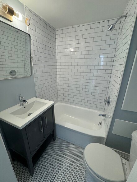 Building Photo - 134 Middle St