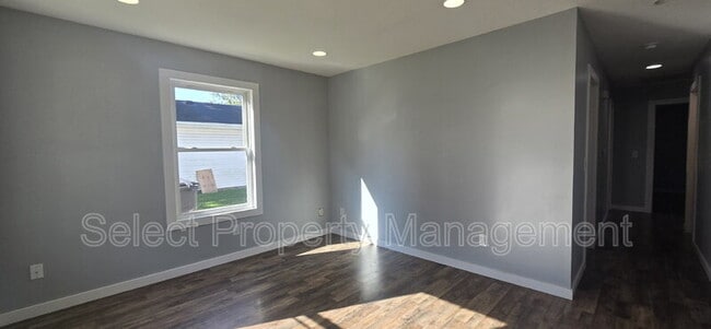 Building Photo - 4808 Tyrone Rd
