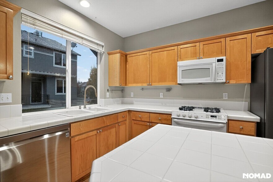 Building Photo - 2288 NW Oak Knoll Pl