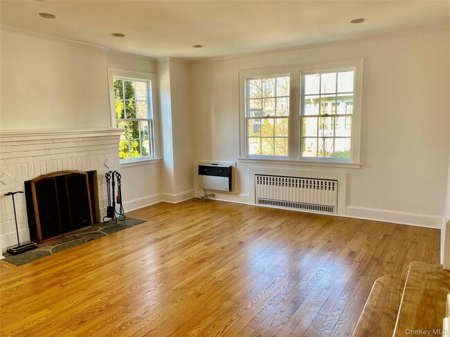 Building Photo - 34 Maplewood St