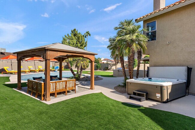 Building Photo - 7804 W Pershing Ave