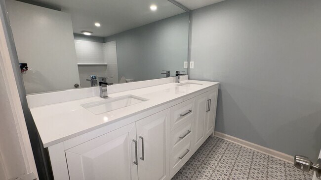Building Photo - 1474 Townley Dr