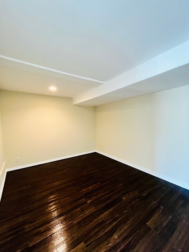 Building Photo - 4160 Barrett Rd