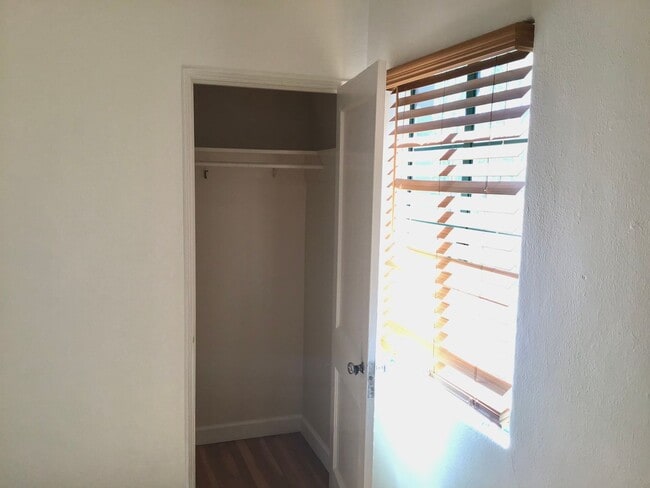 Building Photo - Modern, beautiful 3Bdrm, 2ba unfurnished i...