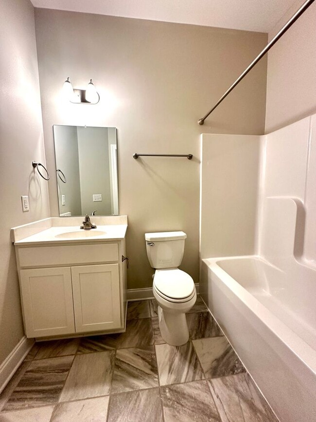 Building Photo - End Unit Townhouse for Rent in Crescent Ridge