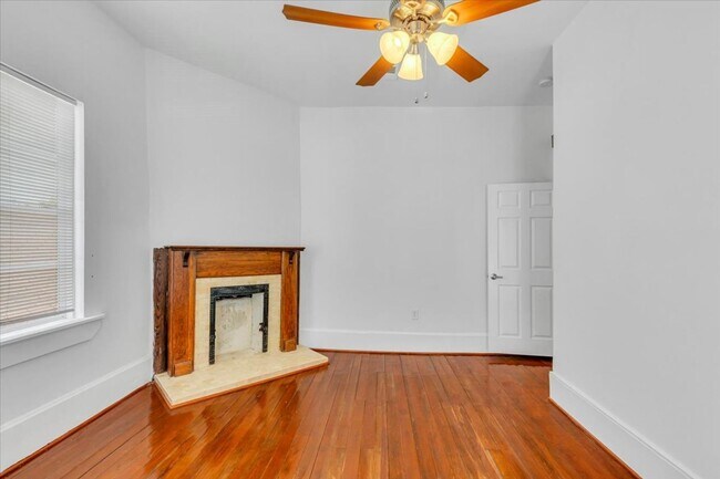 Building Photo - Beautiful 4 bedroom home downtown