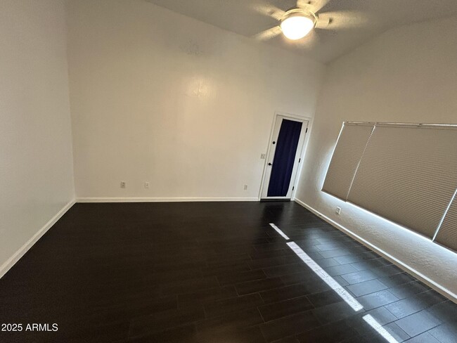 Building Photo - 855 N Quail Ln
