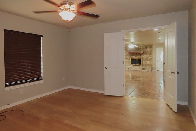 Building Photo - Country Living-City Close! 3 Bedroom, 2 Ba...
