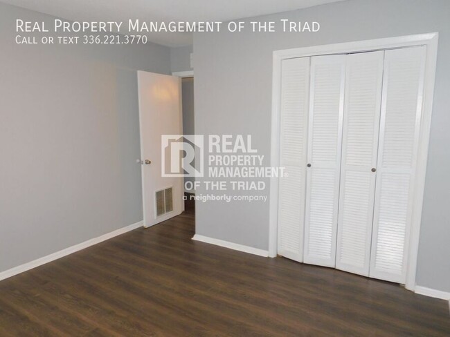 Building Photo - Main level 2BR/1BA unit available now