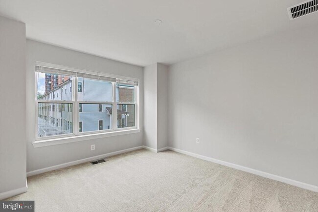 Building Photo - 2400 Stella Pl