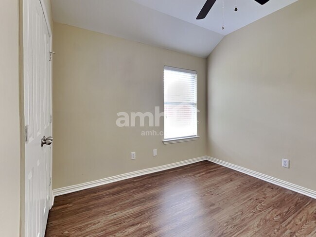 Building Photo - 245 Brookdale Dr