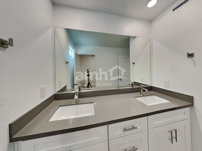 Building Photo - 9156 Liberty Cap Ct